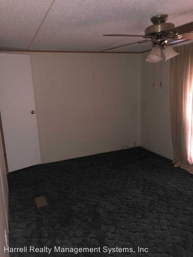 Building Photo - 3 br, 2 bath House - 2601 Robinson Drive #32