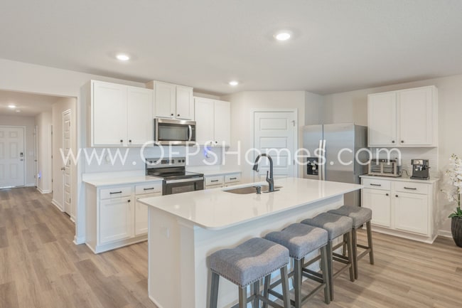 Building Photo - CRESTVIEW 4BED/2BATH - AVAILABLE JUNE 1ST!