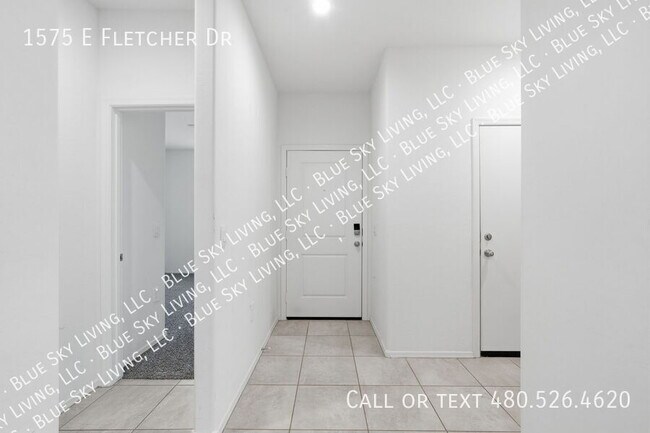 Foto del edificio - 1575 E Fletcher Dr