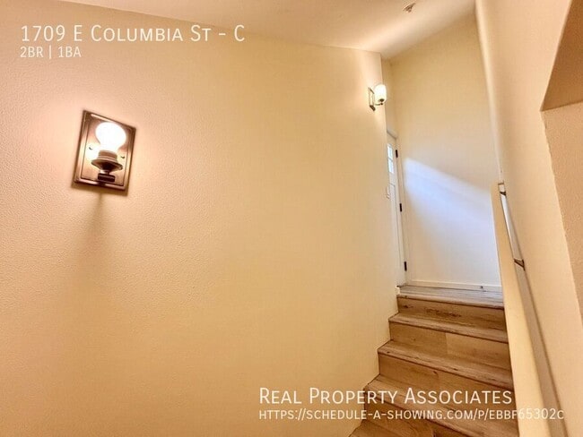 Building Photo - 1709 E Columbia St