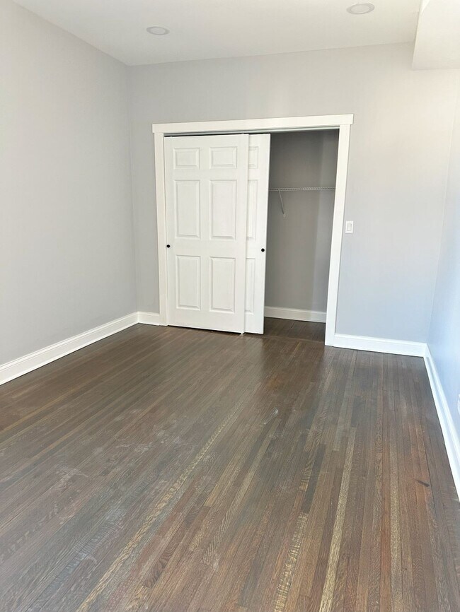 Vista del vestidor del dormitorio principal - 314 N Latrobe Ave