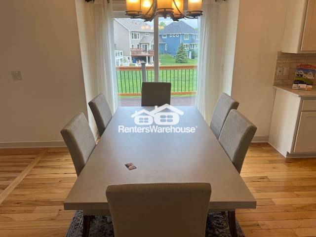 Foto del edificio - 1730 Deephaven Dr