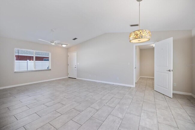 Foto del edificio - 163 Pennsylvania Ave