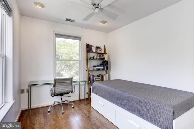 Building Photo - 2409 1/2 20th St NW