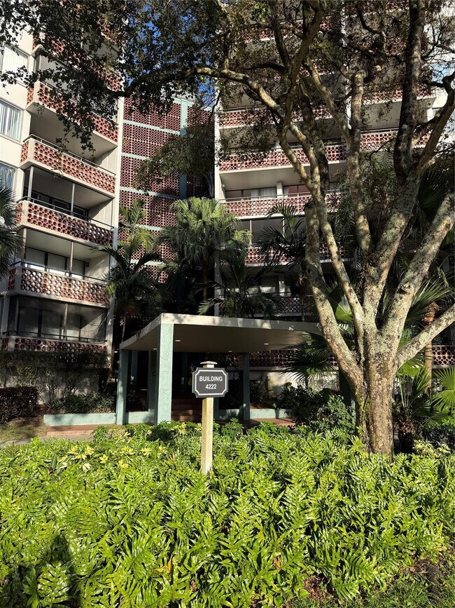 Foto del edificio - 4222 Inverrary Blvd