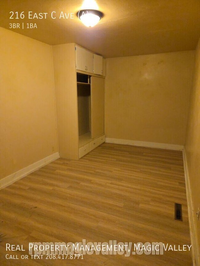 Foto del edificio - 216 E Ave A