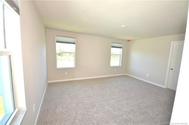 Building Photo - 5742 SE Edgewater Cir