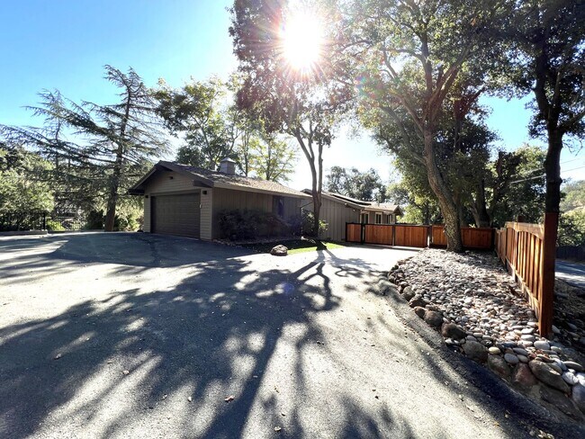 Foto del edificio - 2626 Mt Diablo Scenic Blvd