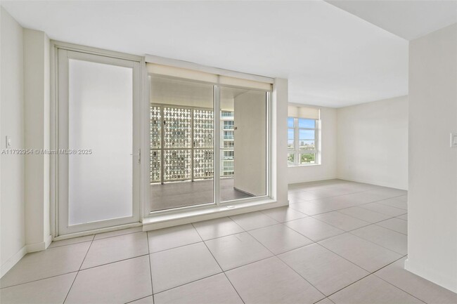 Foto del edificio - 910 West Ave