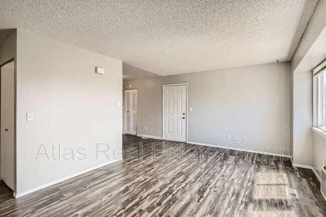 Foto del edificio - 530 Comanche Village Dr