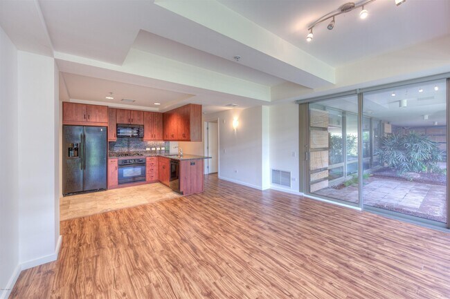 Building Photo - 7137 E Rancho Vista Dr