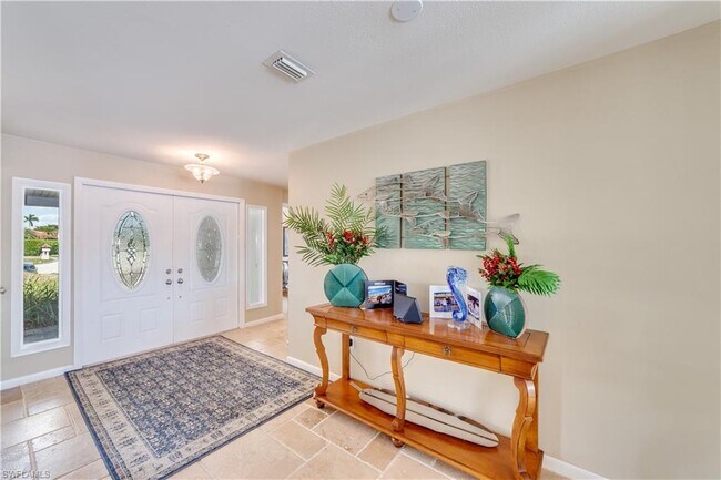 Building Photo - 818 Cal Cove Dr