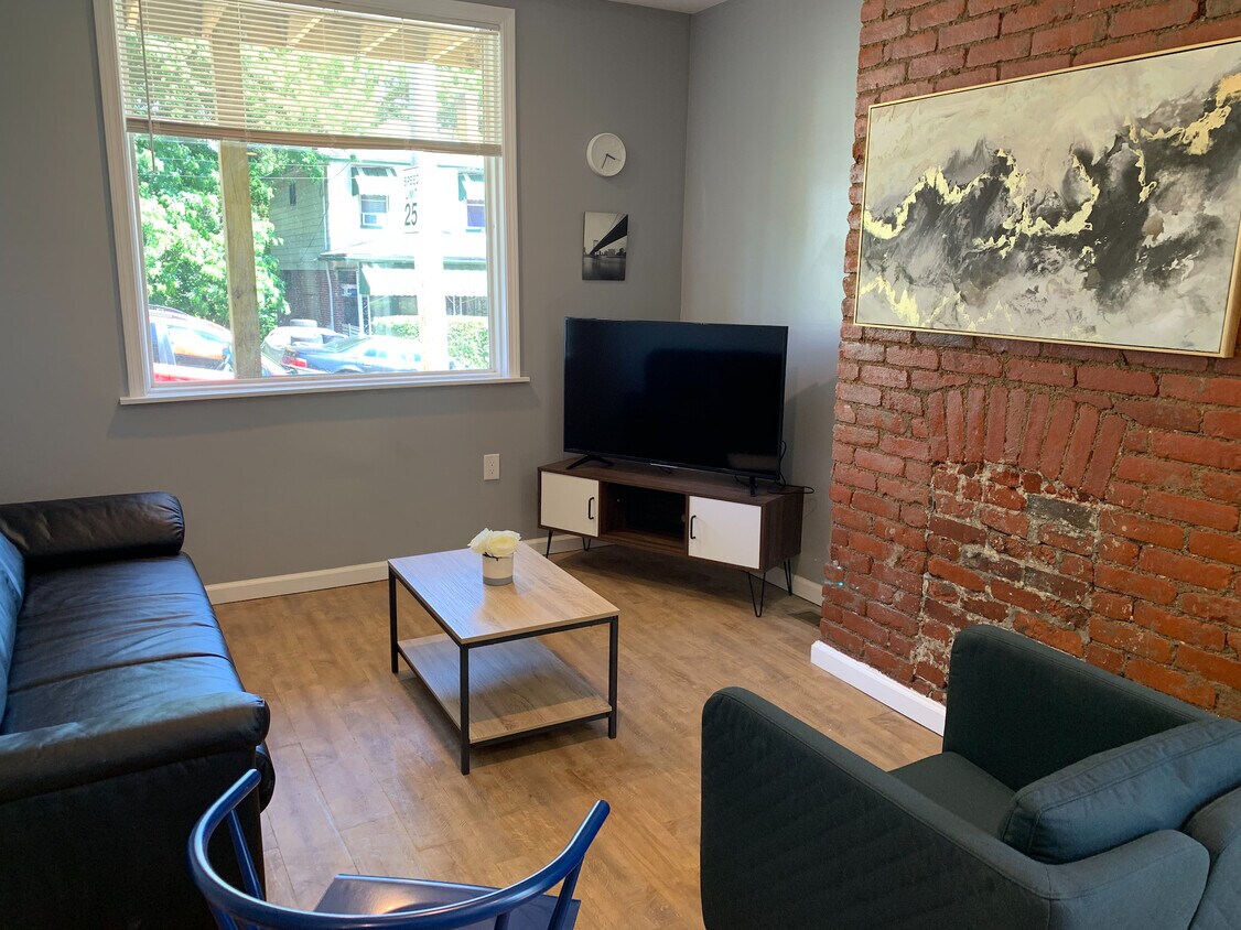 Primary Photo - 335 N Aiken Ave