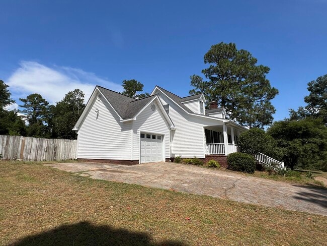 Building Photo - 2119 Howard Mill Rd