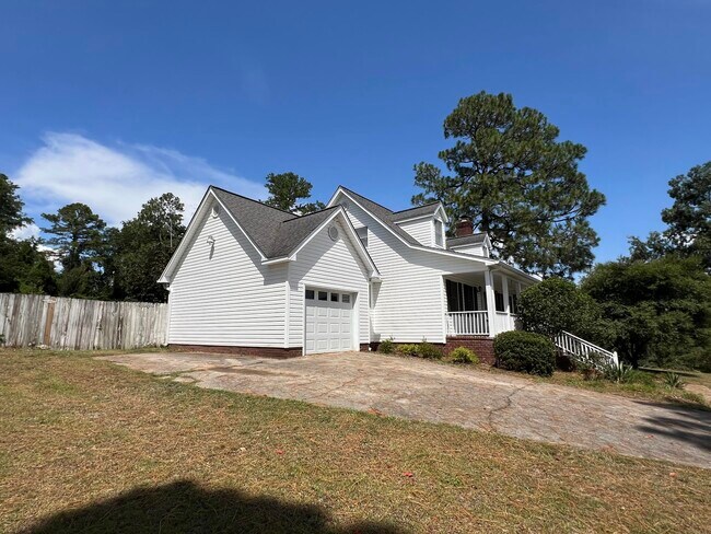 Foto del edificio - 2119 Howard Mill Rd