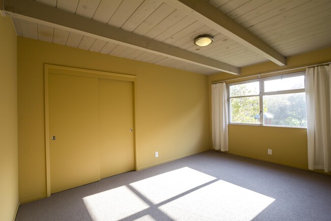 Building Photo - 3442 Santa Clara Ave