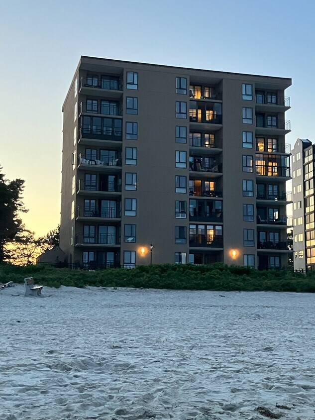 Foto principal - 205 E Grand Ave
