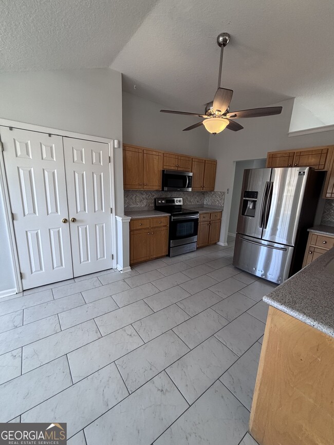 Foto del edificio - 106 Lake Manor Dr