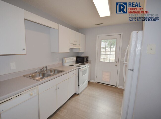 Foto del edificio - Adorable 2bd 2 ba home with fenced in yard and attached garage!