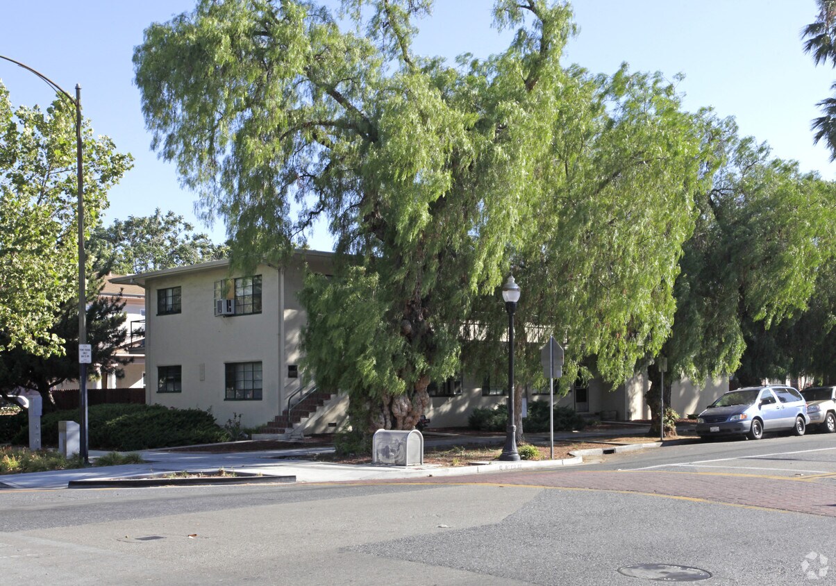 Foto principal - 594 S 6th St