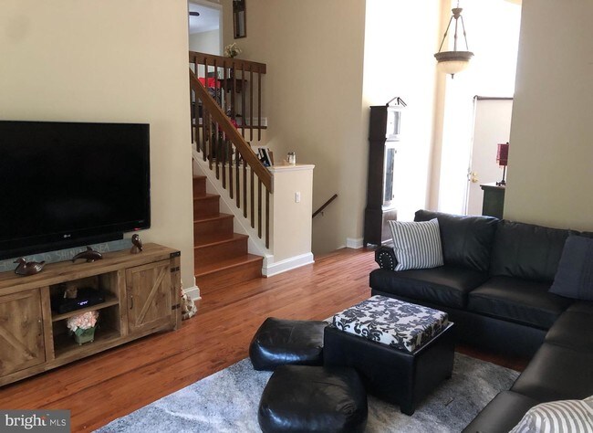 Foto del edificio - 1024 Rustling Oaks Dr