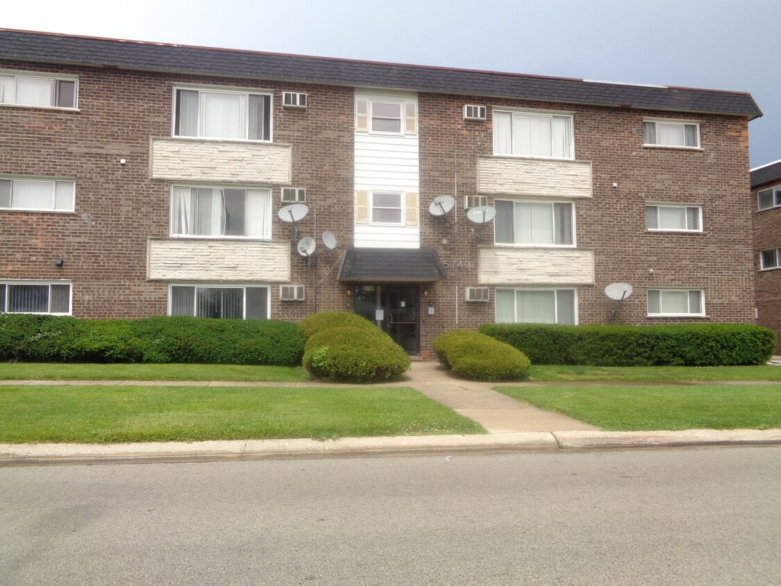 5740 W 108th St Unit 1C, Chicago Ridge, IL 60415 Condo for Rent in