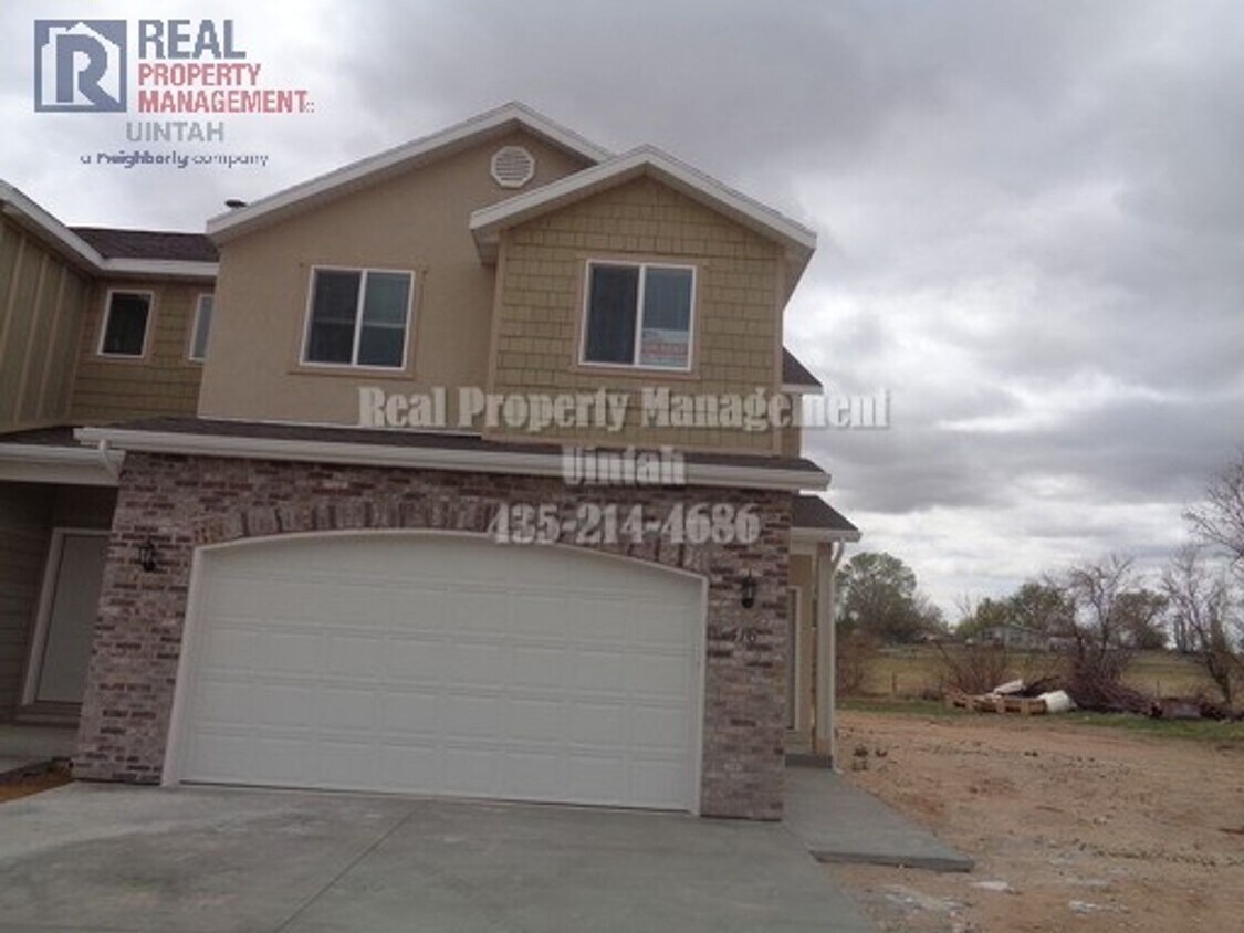 Primary Photo - 3 bed 2.5 bath townhome in Fox Run