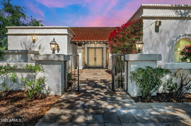 Building Photo - 9504 E Sunnyside Dr