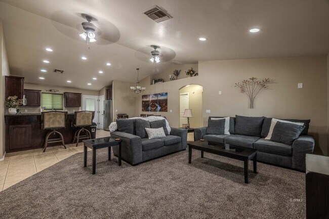 Building Photo - 8544 S Thunderbird Dr
