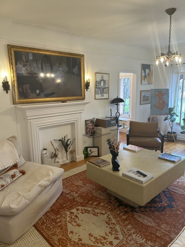 Foto del edificio - 415 N Sycamore Ave
