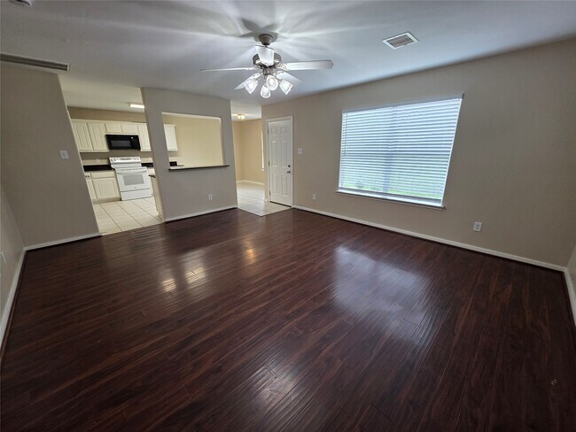 Foto del edificio - 28942 Village Creek Loop