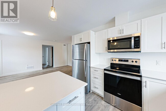 Photo du bâtiment - 740-740 10th St W