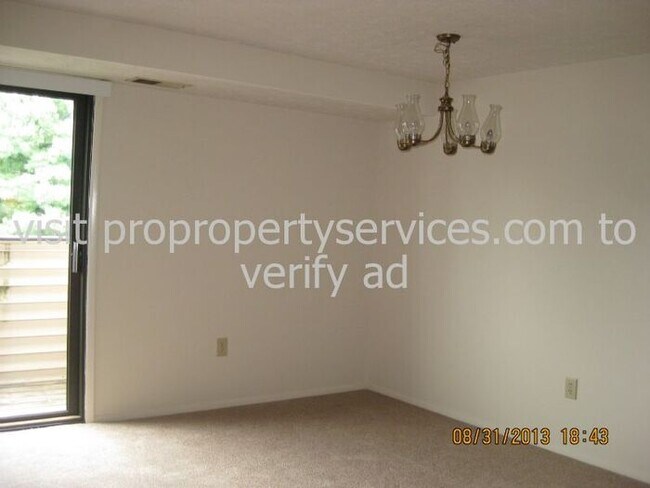 Building Photo - Near Commuter Routes, Shopping & Schools!