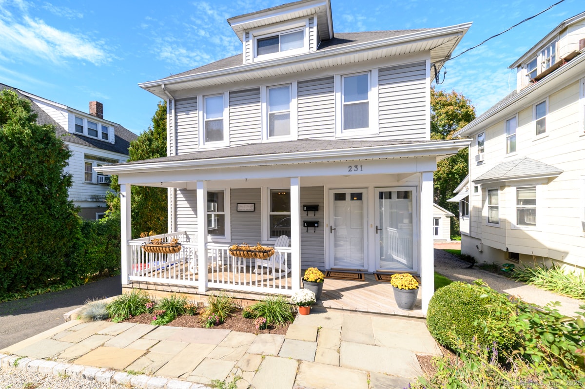 Foto principal - 231 Flax Hill Rd