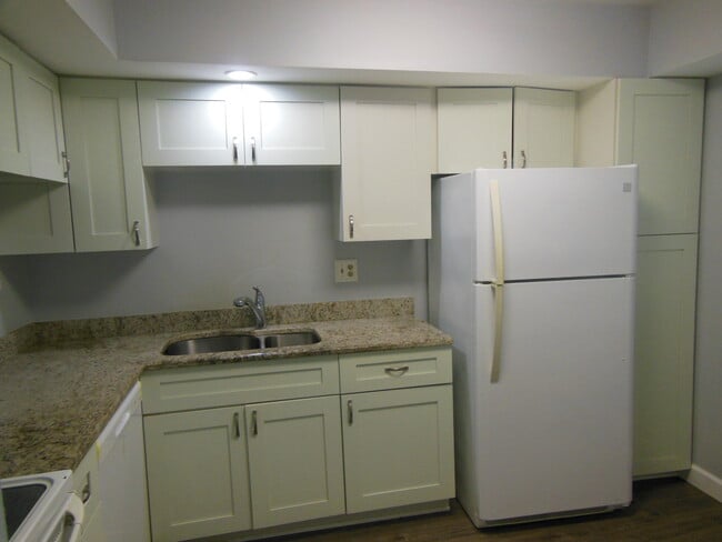 Building Photo - 105 Lake Helen Dr