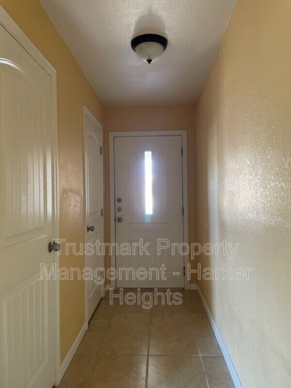 Building Photo - 2505 Quartz Trail