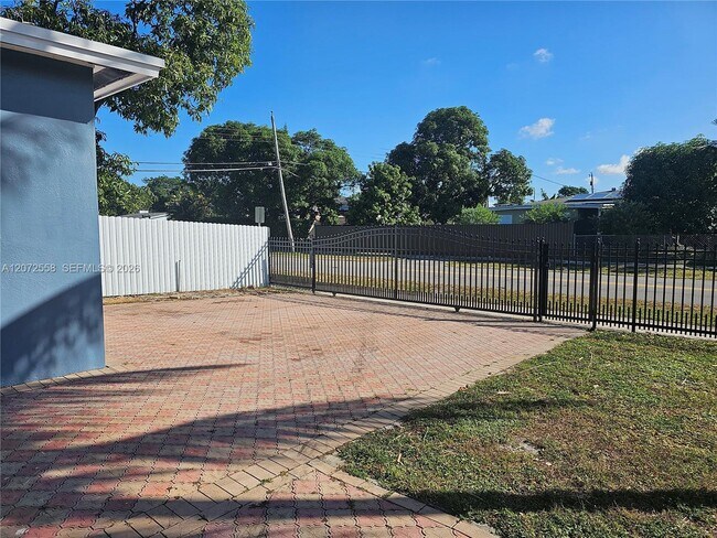 Foto del edificio - 331 NW 195th Terrace