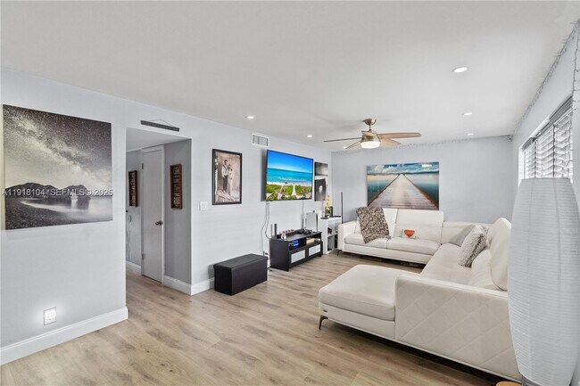 Foto del edificio - 8089 SW 18th Ct