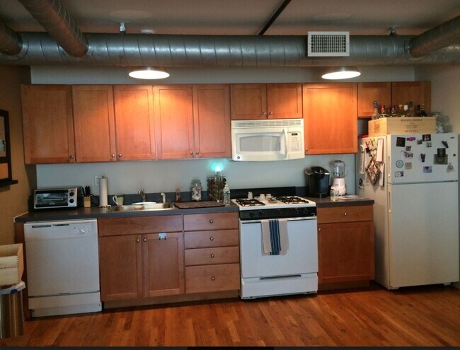 Building Photo - 515 4th St