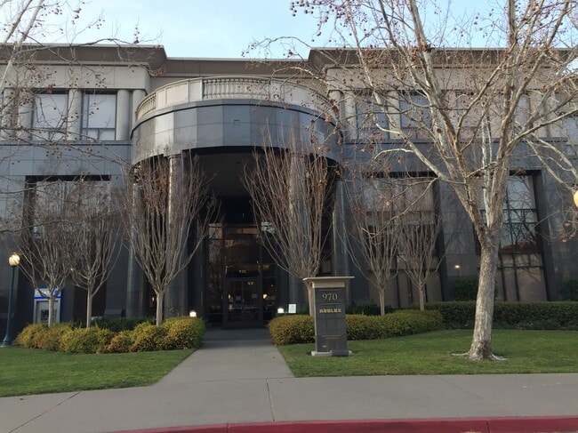 Roblox HQ 3-5 minutes walk along Saratoga Drive - 2852 Saratoga Dr