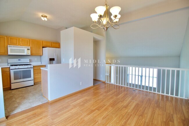 Building Photo - Lovely Piper's Glen Home