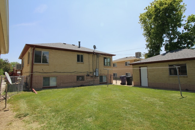 Building Photo - 4821 Fenton St
