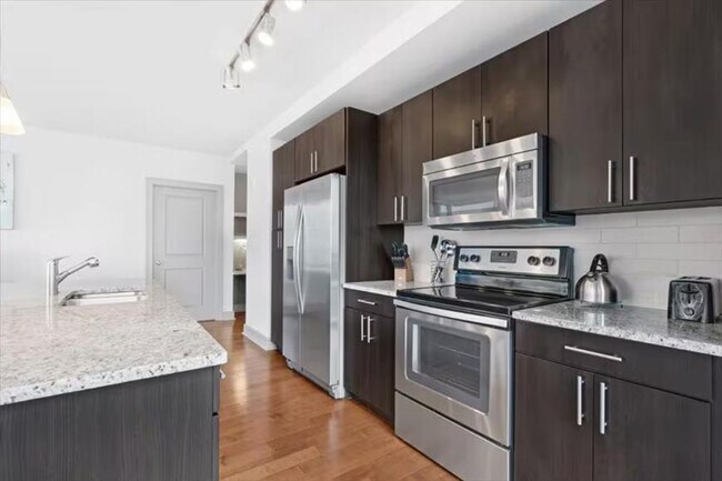 Foto del edificio - 100 Pier 4 Blvd.