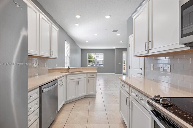 Foto del edificio - 1240 Eucalyptus Dr