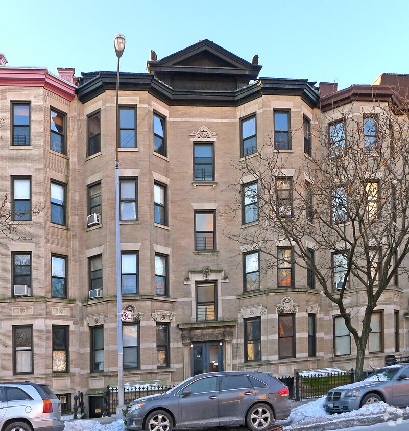 Building Photo - 556 Dean St