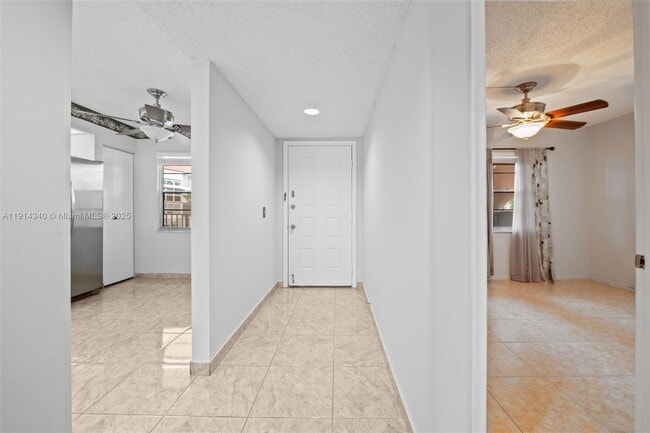 Foto del edificio - 13001 SW 11th Ct