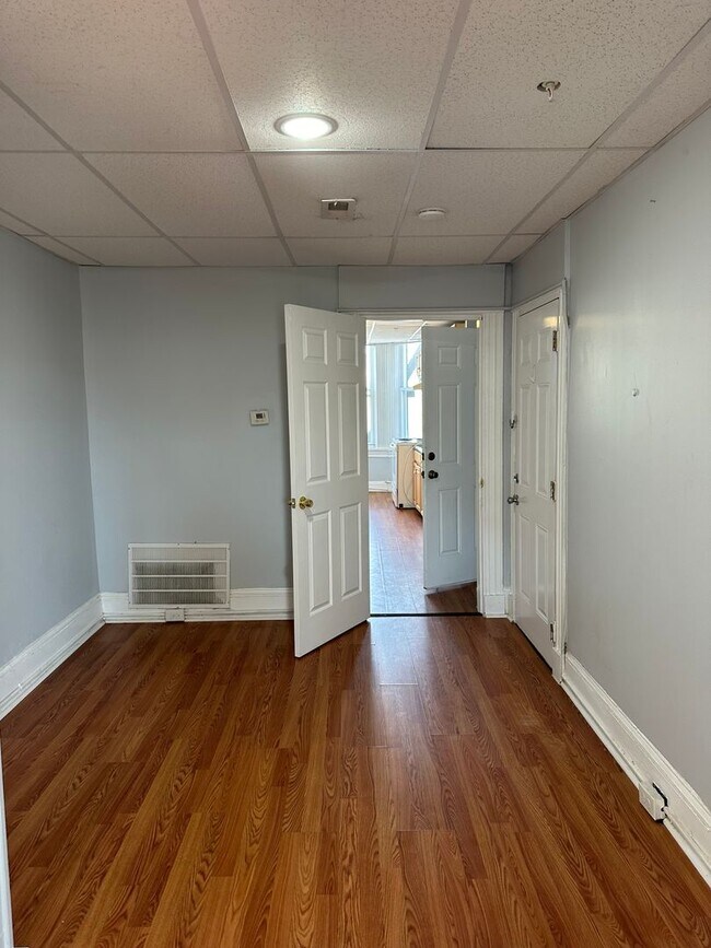 Foto del edificio - 2404 N Charles St