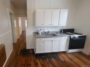 Building Photo - 108 Winnikee Ave