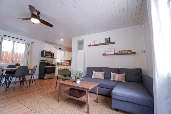 Foto del edificio - 405 Holmes Ln