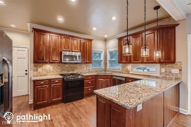 Foto del edificio - 5 br, 2.5 bath House - 1785 Millside Terra...